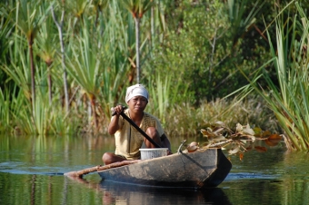 lady in traditional boat in Kampar.jpg